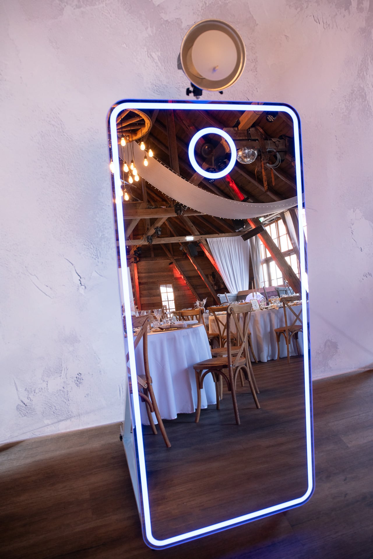 großer Fotospiegel in der Edelkastanie in Voitze